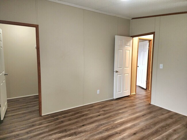 Building Photo - Inviting 3 bedroom 2 bath House with fence...