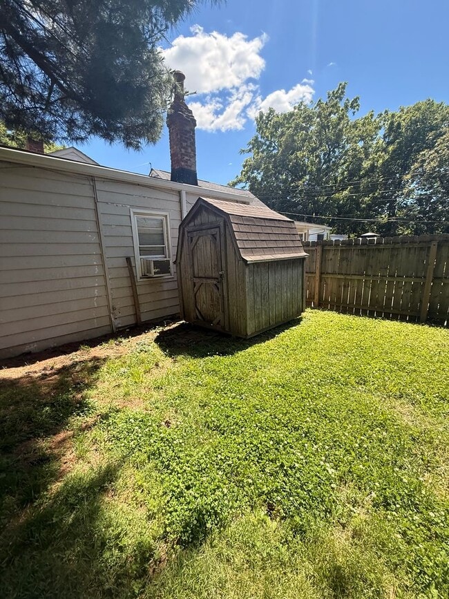 Building Photo - 2 bedroom duplex in the highlands!