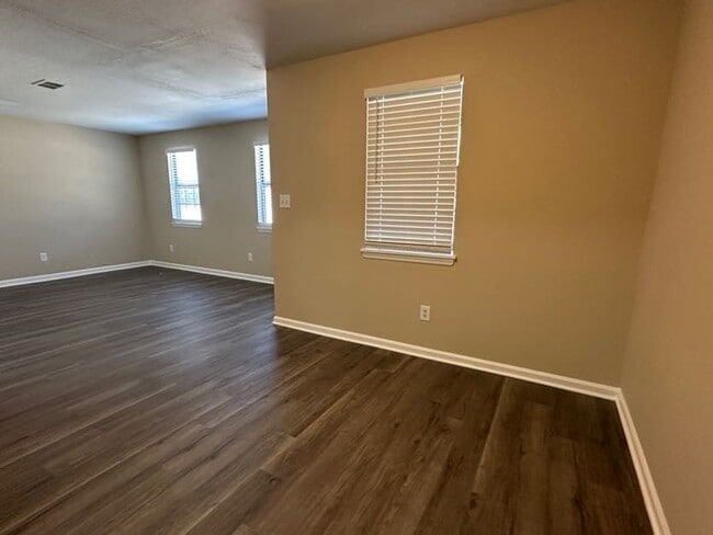 Building Photo - """~132 Stoneybrooks Place