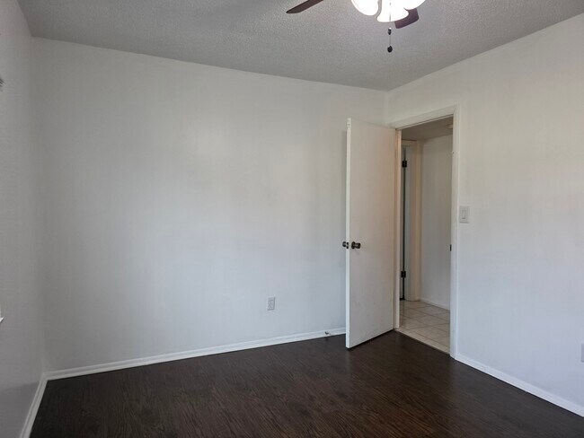 Building Photo - 605 N Keene Rd