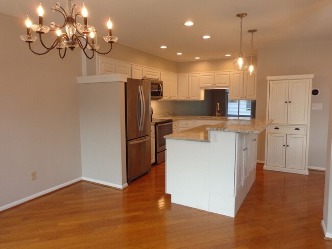 Building Photo - Shadowlawn - Shadow Cove Condominiums