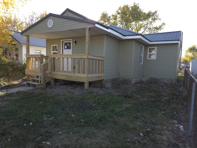 Building Photo - 1109 S Calumet St