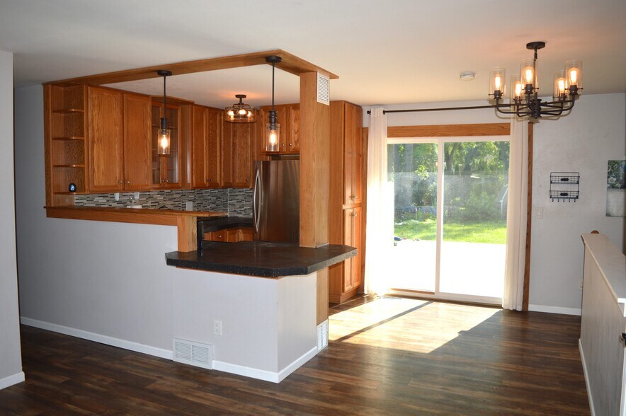 Building Photo - 2543 Chesapeake Dr