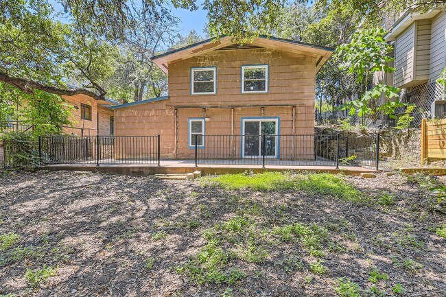 Building Photo - House for Lease in Travis Heights!