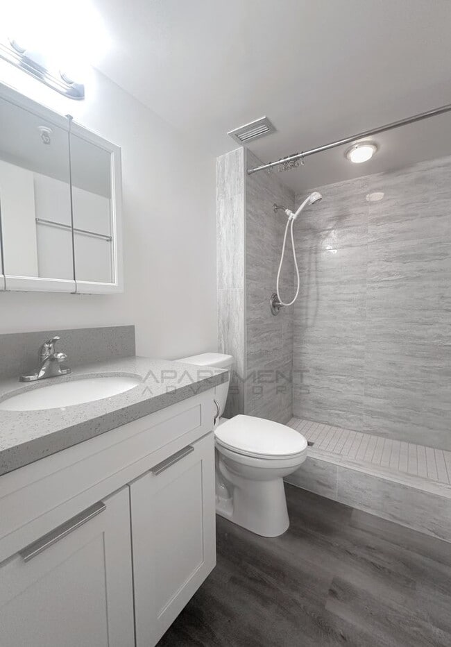 Building Photo - 2499 Kapiolani Blvd