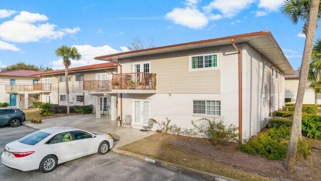Building Photo - 2100 W Beach Dr