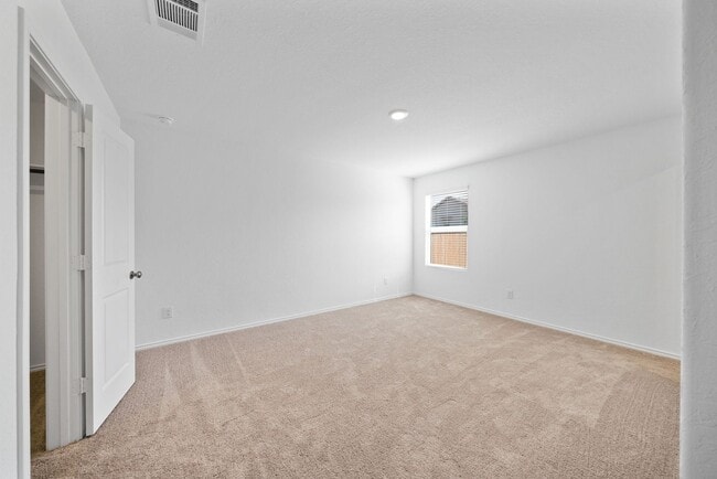 Building Photo - 3 Bedroom/2 Bath Crescent Hills Subdivision