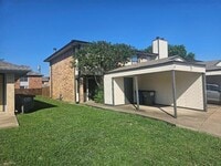 Building Photo - 12 Trails Pl