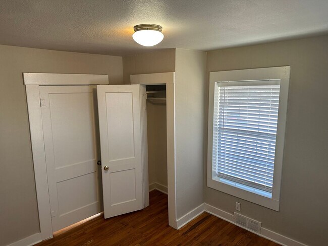 Building Photo - 3 Bedroom, 2 Bathroom Fayetteville Home, Available March 1st!