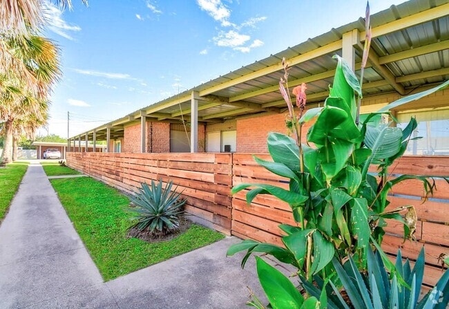 Building Photo - Laguna Shores Apartments