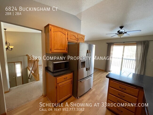 Building Photo - Bright, Updated Twin Home on Cul-de-sac ne...