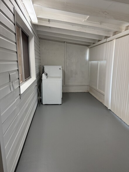 Building Photo - 10607 W El Rancho Dr