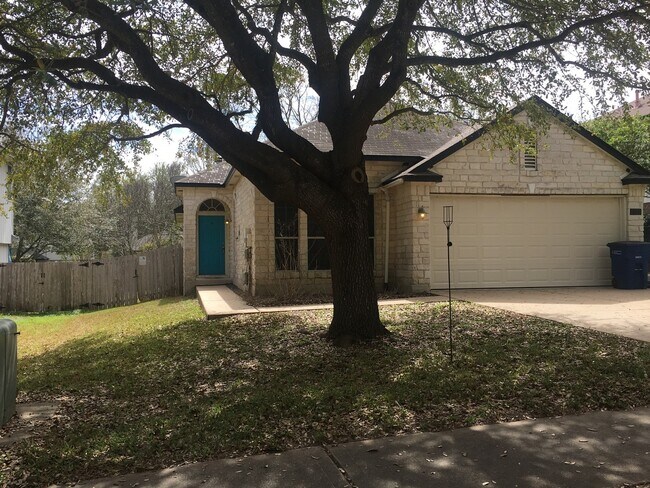 Building Photo - Cute 3/2  HOUSE LOCATED IN SOUTH AUSTIN