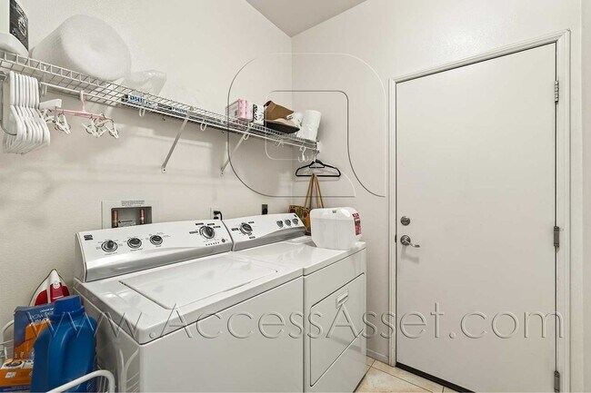 Building Photo - 55+ Age Community – Charming 2 Bed / 2 Bat...