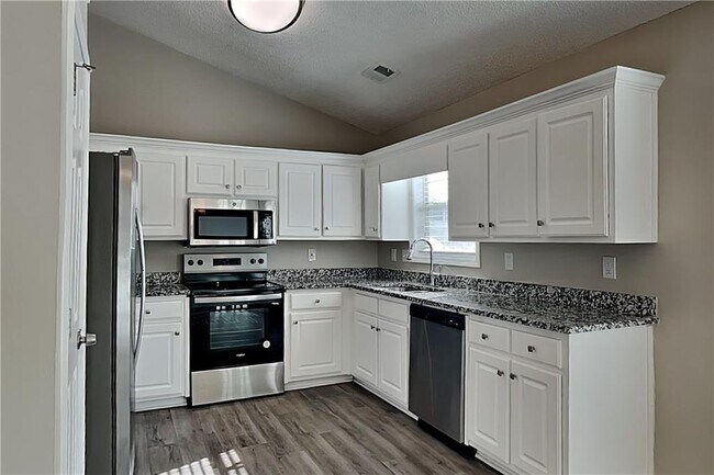 Building Photo - 1965 Racquet Club Cir NW