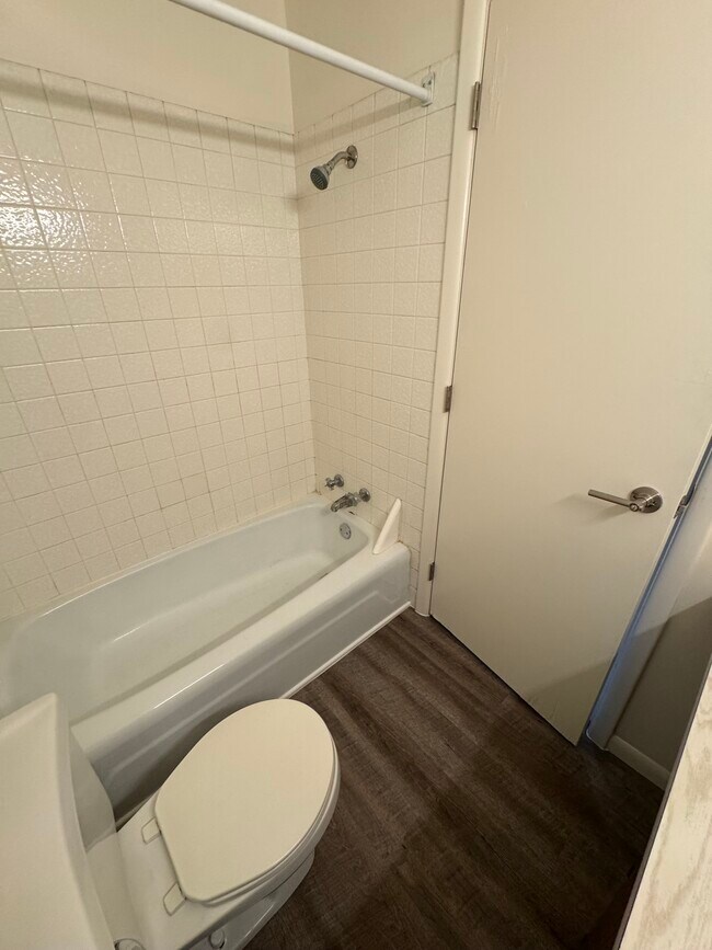 Building Photo - 429