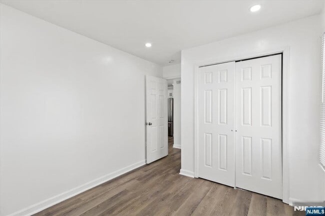 Building Photo - 17 Holsman St