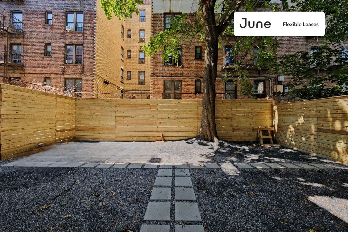 Building Photo - 624 E 17th St