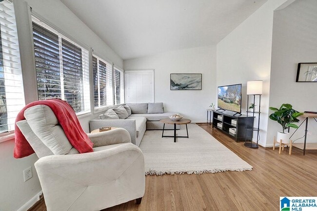 Building Photo - 204 Woodside Dr