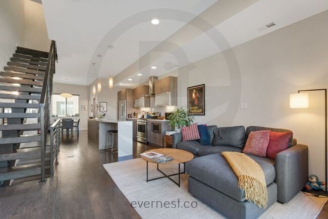 Building Photo - Beautiful Two Bedroom Townhome in Denver -...