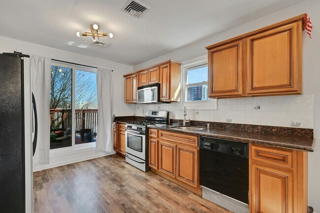 Building Photo - 30 Columbia Terrace