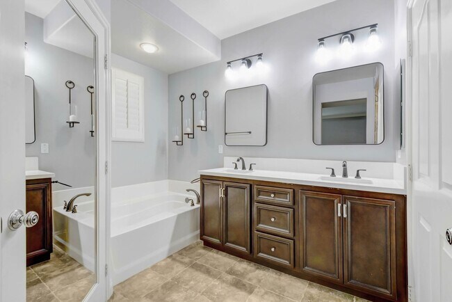 Building Photo - 8426 Flora Ln