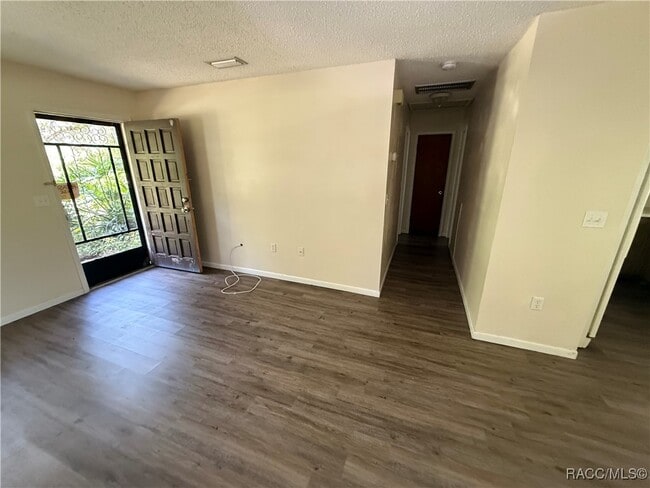 Building Photo - 923 S Brisson Terrace
