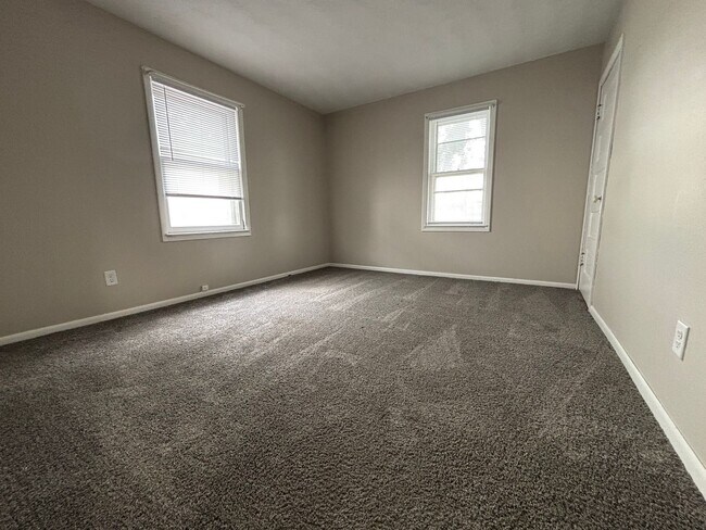 Building Photo - 305-307 18th Ave Moline, IL