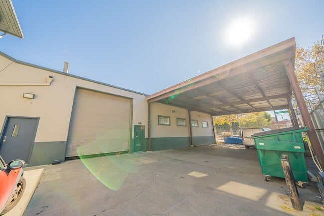 Building Photo - 1617 32nd St