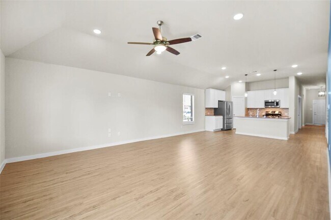 Building Photo - 18811 Cottonwood Bayou Ct