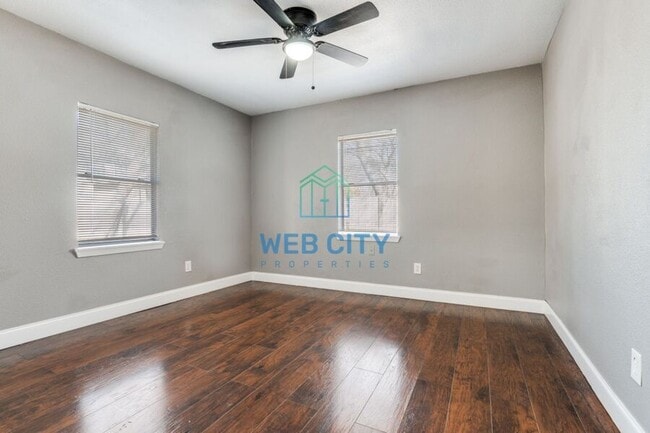 Building Photo - 1323 Grinnell St