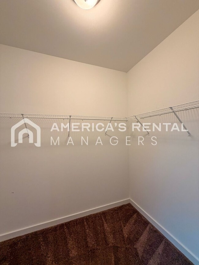 Building Photo - Modern Living in Brookwood!