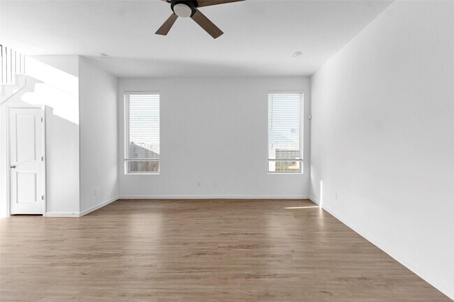 Building Photo - 1426 Northwood Blf Ln