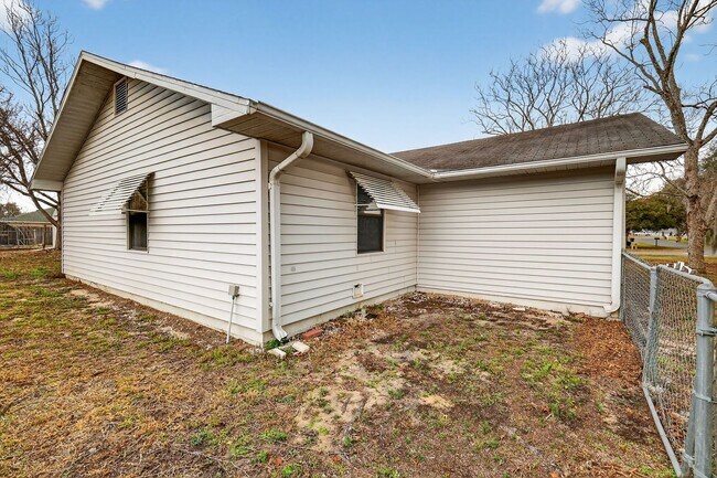Building Photo - Spacious 2/2 in Leesburg Near Treadway Elementary – Bonus Room