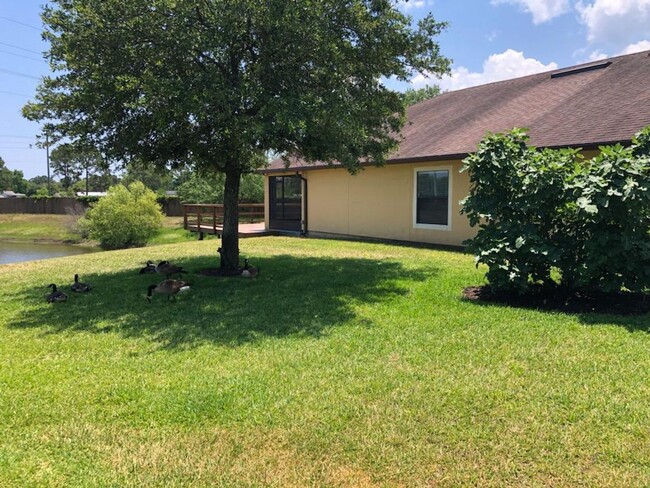 Building Photo - 4 Bedroom/ 2 Bath Home With Lake View   *A...