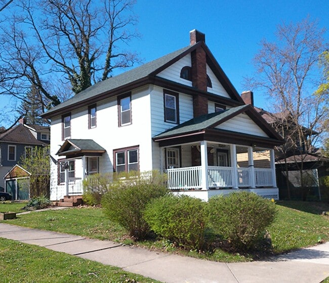 Primary Photo - Beautiful Corner Lot Home On Quiet Residen...