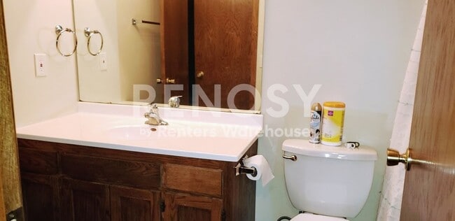 Building Photo - Available July 6th 2 Bedroom 2 Bath Townhome in Woodbury