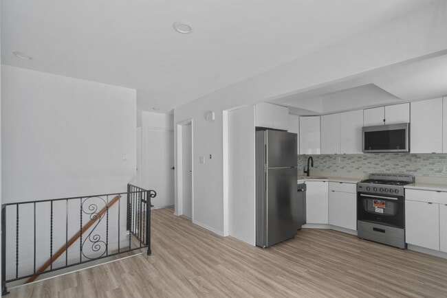 Building Photo - 4017 Hudson Ave