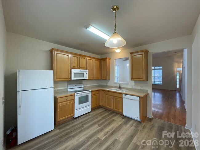 Building Photo - 9040 Holland Park Ln