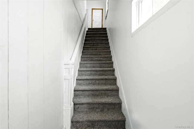 Building Photo - 1-12 Walnut St