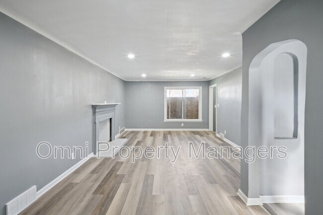 Building Photo - 10366 Roxbury St