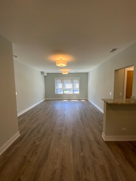 Building Photo - 1143 Maple Ave