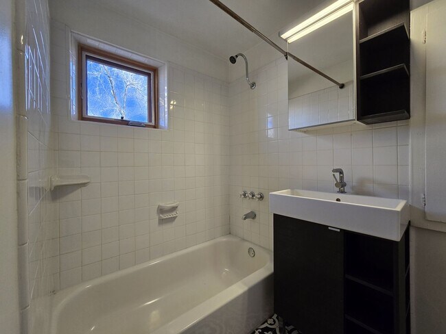 Building Photo - 235 Irvine St