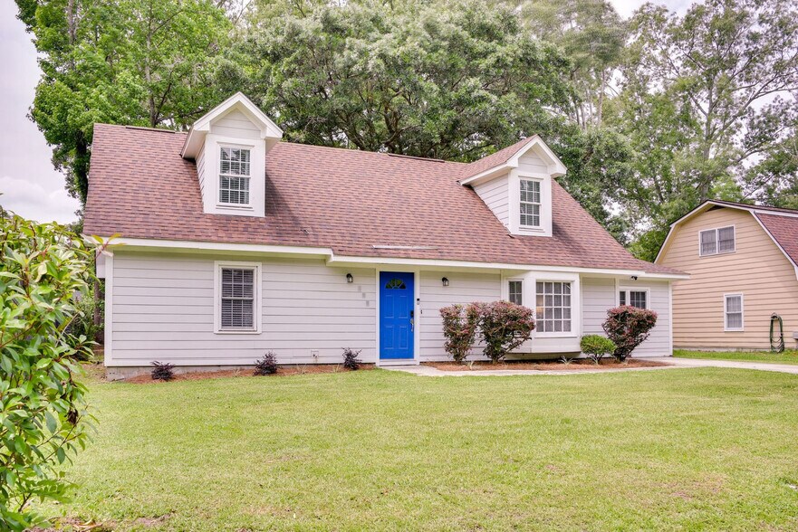 Building Photo - 739 Corral Dr