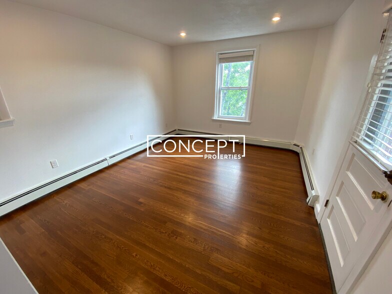 Building Photo - 310 Tappan St