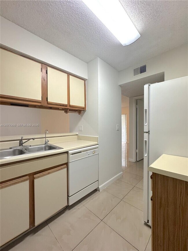 Building Photo - 1265 SW 46th Ave