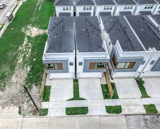 Building Photo - 3509 McIlhenny St