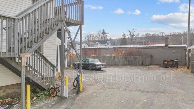 Building Photo - 5-7 Upson Street
