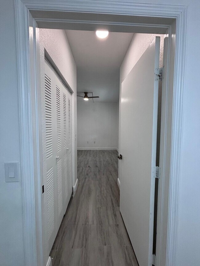 Building Photo - Miami House