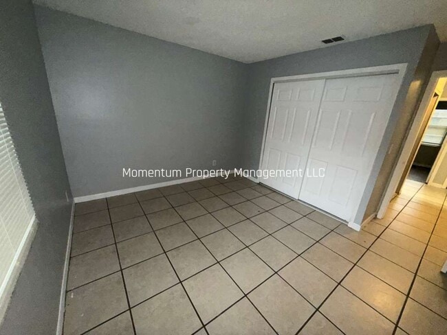 Building Photo - 5/2 Home Available NOW!!!